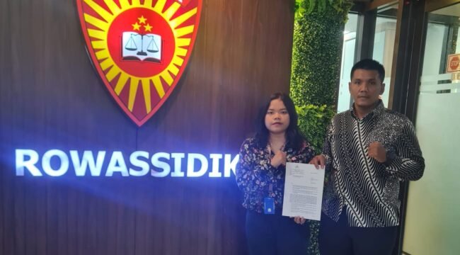 Direktur LBH Medan melaporkan Dirkrimsus dan Kapolda Sumut ke Mabes Polri.