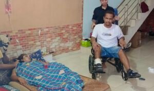 Hakimta Sembiring, korban pembasokan ES saat beradi di kediamannya bersama istirnya yang terbaring karena sakit