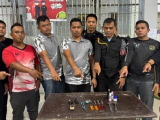 KPR Kelas IIB Tanjung Pura Efri Yanto bersama regu pengaman Rutan usai menggelar razia.
