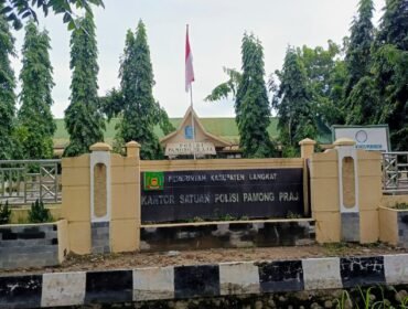 Kantor Satuan Polisi Pamong Praja Kabupaten Langkat, di Kelurahan Kwala Bingai, Kecamatan Stabat.