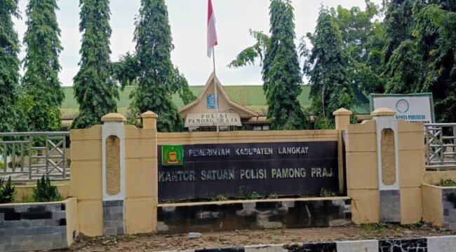 Kantor Satuan Polisi Pamong Praja Kabupaten Langkat, di Kelurahan Kwala Bingai, Kecamatan Stabat.