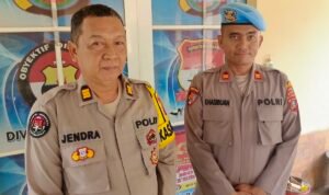Kasi Humas Polres Langkat AKP Rajendra Kusuma dan Kasi Propam Polres Langkat IPTU F Hasibuan
