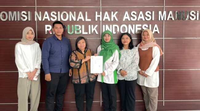 Meilisya Ramadhani dan Direktur LBH Medan Irvan Saputra membuat pengaduan ke Komnas HAM RI.