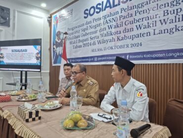 Pj Bupati Langkat dalam kegiatan sosialosasi yang digelar Bawaslu Langkat di Caffe Warisan Stabat.