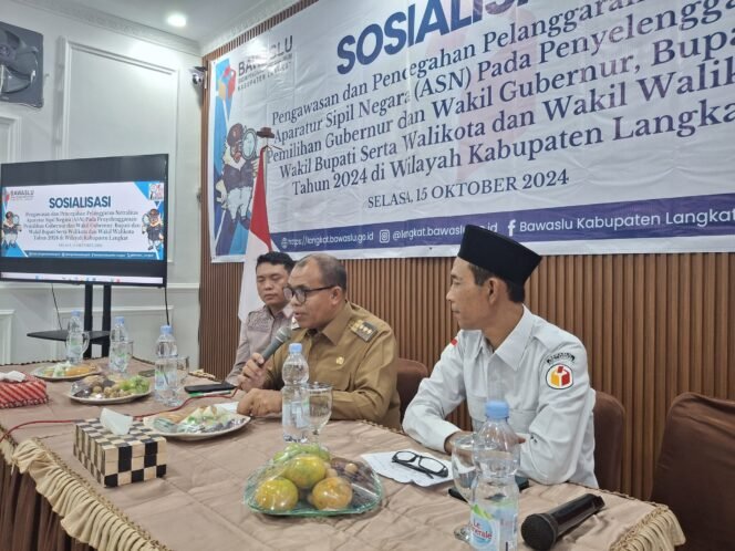 
Pj Bupati Langkat dalam kegiatan sosialosasi yang digelar Bawaslu Langkat di Caffe Warisan Stabat.