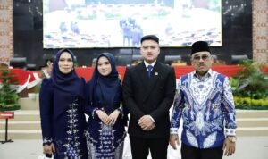 Ricky Anthony bersama ayah, ibu dan adiknya di DPRD Sumut beberapa waktu lalu