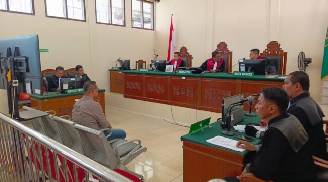 Terdakwa Kepala Desa Kuala Musam, Kecamatan Batang Serangan, Langkat Elvius Sembiring menjalani persidangan di PN Stabat.