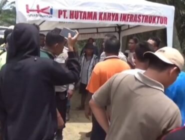 Warga Dusun III, Desa Bukit Mengkirai, Kecamatan Gebang, Langkat mempersoalkan ganti rugi lahan proyek Tol Binjai-Langsa.