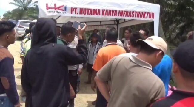 Warga Dusun III, Desa Bukit Mengkirai, Kecamatan Gebang, Langkat mempersoalkan ganti rugi lahan proyek Tol Binjai-Langsa.
