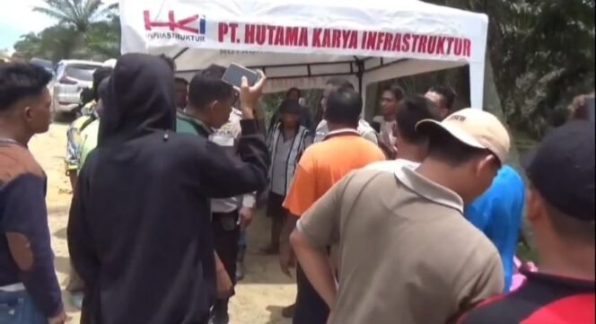
Warga Dusun III, Desa Bukit Mengkirai, Kecamatan Gebang, Langkat mempersoalkan ganti rugi lahan proyek Tol Binjai-Langsa.