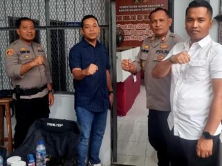 Karutan Tanjung Pura Jimri Anton Nababan didampingi KaPLP Efri Yanto dan Kapolsek Tanjung Pura AKP Zul Iskandar Ginting monitoring Pilkada di TPS Khusus.