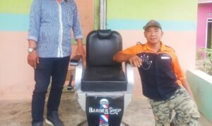 Kursi pangkas dari Pimpinan DPRD Sumut RIcky Anthoni yang diberikan kepada Sabri