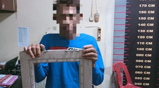 Mukti Ali, pelempar kaca jendela rumah Ramlan di Mapolsek Tangjung Pura.