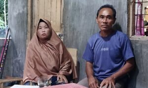 Sutrisno dan istrinya pekerja kebun sawit yang kerap mendapat teror dari oknum pecatana TNI