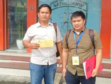 Luthfi Hakim Fauzie bersama kuasa hukumnya Sofyan Gajah dari LBH Medan