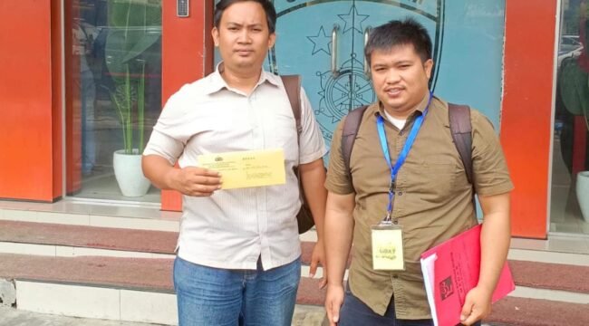 Luthfi Hakim Fauzie bersama kuasa hukumnya Sofyan Gajah dari LBH Medan