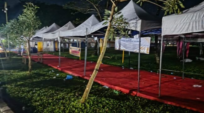 Stan di Alun-alun T Amir Hamzah Stabat yang dielola Meri disewakan dengan biaya yang cukup besar.