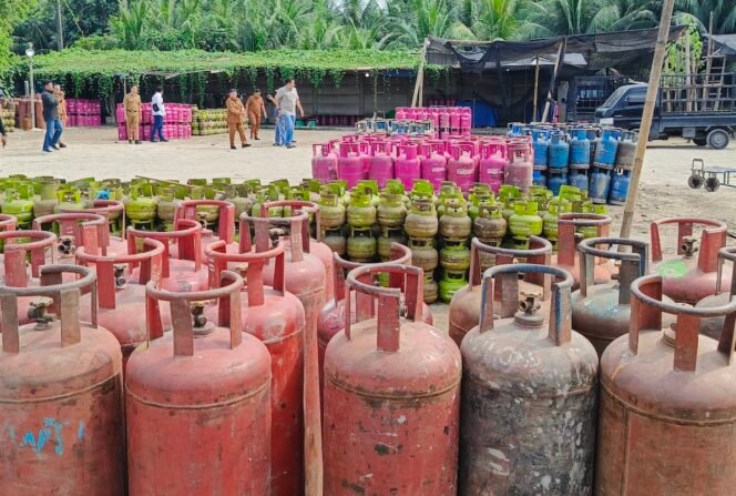 
Gas nonsubsidi hasil konversi yang siap diedarkan.