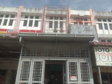 Kantor penyalur tenaga kerja PT WKU di Jl Karya Wisata, Medan Johor, Kota Medan.