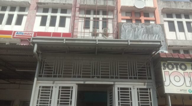 Kantor penyalur tenaga kerja PT WKU di Jl Karya Wisata, Medan Johor, Kota Medan.
