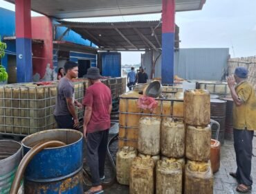 Barang bukti di lokasi gudang mafia BBM subsidi yang digerebek Tim Gabungan BAIS TNI, Kejatisu dan Balai Pengawasan Tertib Niaga.