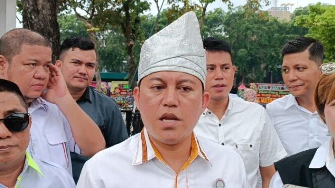 
Redyanto Sidi SH MH saat memberikan keterangan pers kepada awak media beberapa waktu lalu.