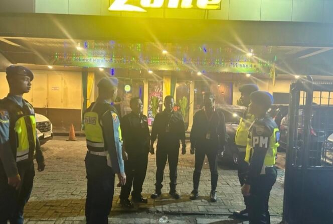 
Patroli gabungan personel Detasemen Polisi Militer (Denpom) I/5 Medan dan Polisi Militer Angkatan Laut (Pomal) Lantamal I Belawan.(AVID/ist)