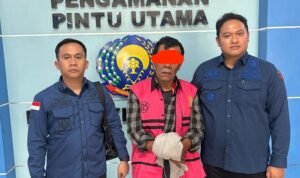 Tersangka TP Ketua KONI Langkat periode 2021-2023 usai menjalani Tahap II di Kejari Langkat