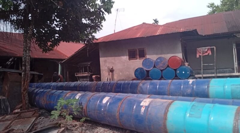 Usaha industri rumahan di Desa Paya Bengkuang, Kecamatan Gebang, Langkat merakit alat penyulingan kondensat ilegal.