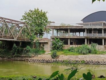 Bangunan milik Yus yang didirikan di DAS, bahkan di dalam tanggul Sei Batang Serangan.