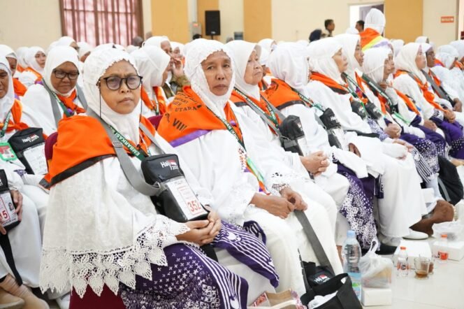 
353 Jamaah Calon Haji Kloter 06 Embarkasi Medan Diberangkatkan ke Tanah Suci