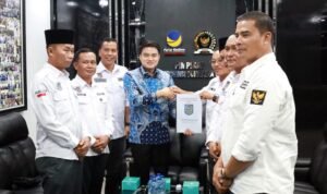 Pengurus APDESI Sumut dan APDESI kabupaten lainnya bertemu dengan Pimpinan DPRD Sumut RIcky Anthony1