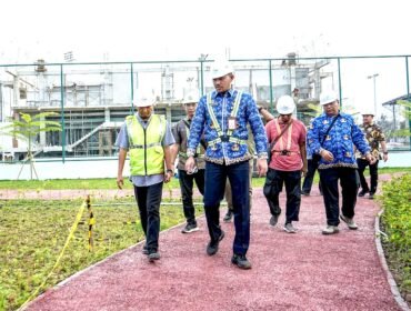 Alex Sinulingga meninjau proyek Revitalisasi Kebun Bunga saat menjabat sebagai Kadis PKPCKTR Kota Medan.