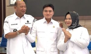 Bupati Langkat H Syah Afandin dan Wakil Bupati Langkat Tiorita Br Surbakti bersama Pimpinan DPRD Sumut Ricky Anthony usai kegiatan kunjugan ke Dapil 12 Binjai Langkat