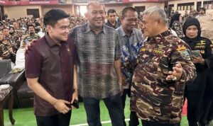 Pimpinan DPRD Sumut Ricky Anthony bersama Bupati Langkat H Syah Afandin dan Ketua PD II FKPPI Sumut H Kharuddin Syah SE usai pelantikan KB PC FKPPI 0215 Langkat di GOR Stabat