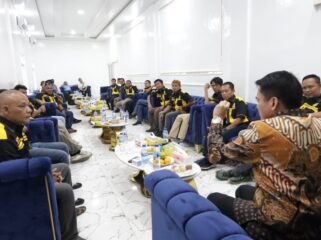 Pimpinan DPRD Sumut Ricky Anthony saat menerima silaturrahmi pengurus HML.