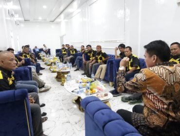 Pimpinan DPRD Sumut Ricky Anthony saat menerima silaturrahmi pengurus HML.