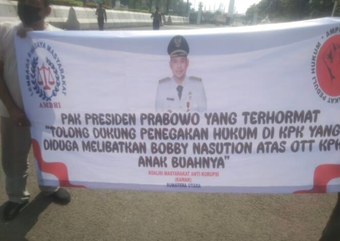 
Massa KAMAK Geruduk KPK dan Istana, Desak Bobby Nasution Ditetapkan Tersangka