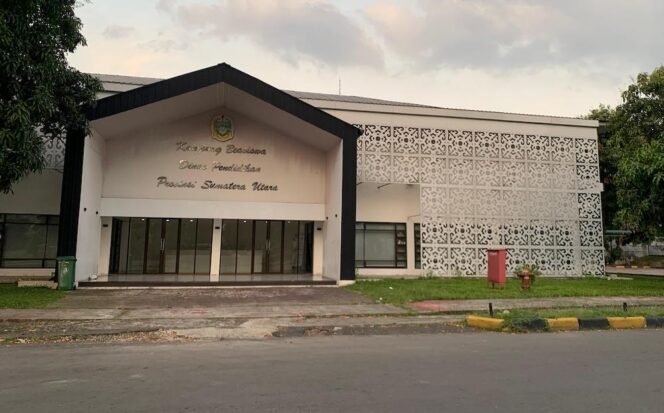 
Sekretariat Kampung Beasiswa di Blok I, Komplek taman impian indah No 8, Sei Sikambing C II, Medan Helvetia, Kota Medan.