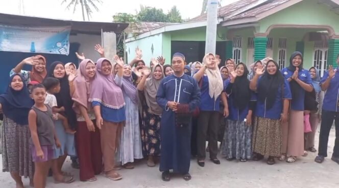 
Warga Dusun Mulia Bakti, Desa Karang Rejo, Kecamatan Stabat, Langkat berterima kasih atas bantuan Pimpinan DPRD Sumut RIcky Anthony.
