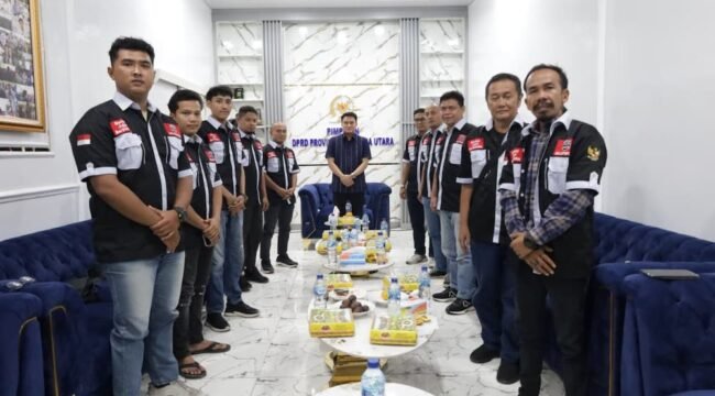 Pimpinan PDRD Sumut Ricky Anthony saat menerima silaturrahmi SUARA di Stabat.