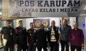 Terpidana Samsul Tarigan tiba di Lembaga Pemasyarakatan Kelas 1 A Medan, Selasa 12 Agustus 2025 malam