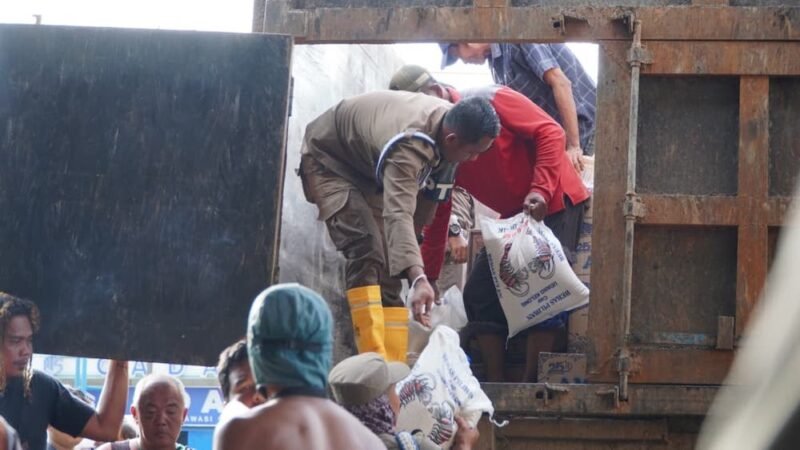 Bantuan bahan pangan yang dikirim ondim untuk korban banjir di Tanjung Pura.