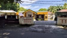 Kantor Dinas Kesehatan Langkat di Kelurahan Kwala Bingai, Kecamatan Stabat.