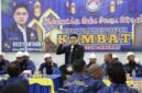 Ketua DPW KOMBAT Sumut Ricky Anthony menyampaikan arahan dalam kegiatan buka puasa bersama di Stabat.