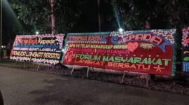 Karangan bunga di depan Kantor Bupati Langkat dari elemen masyarakat yang mengucapkan terima kasih kepada KPK.